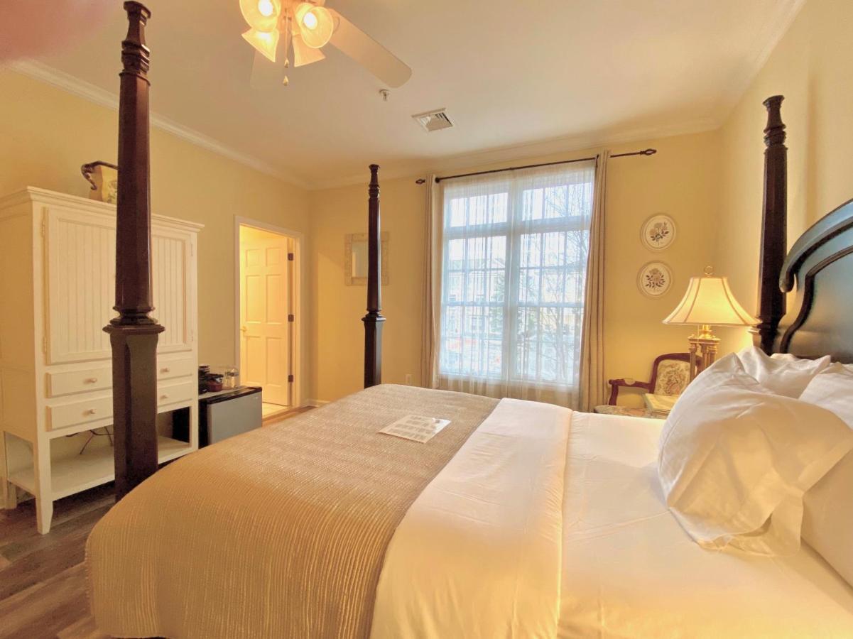 Inn On Main Hotel มานาสควาน ภายนอก รูปภาพ